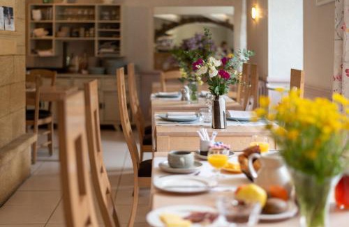 Brousse-le-Chateau Hotel | Hôtel Restaurant Le Relays du Chasteau - Logis Hôtel