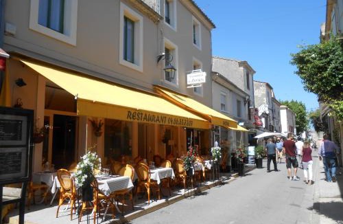 Aigues-Mortes Medieval City Hotel | Hôtel-Restaurant "Chez Carrière"