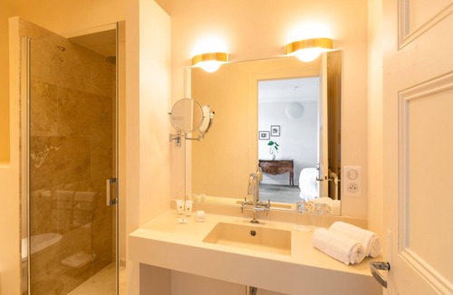 Vezelay Hotel | Hôtel Restaurant de la Poste et du Lion d'Or