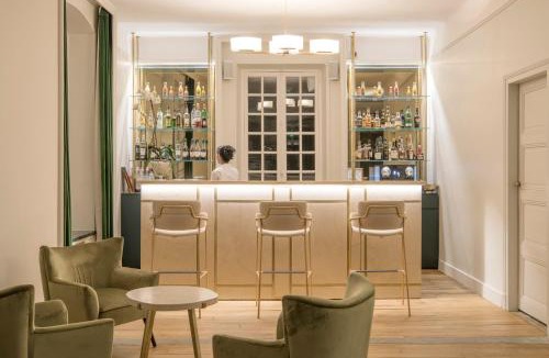 Vezelay Hotel | Hôtel Restaurant De La Poste & Du Lion D'or