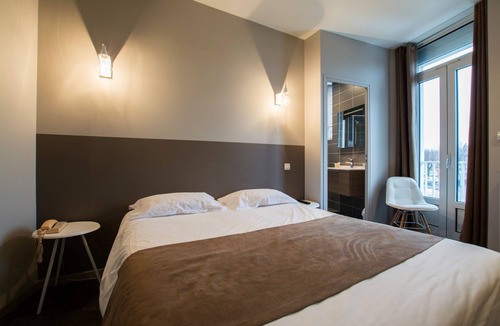 Rieupeyroux Hotel | Hôtel Restaurant Du Commerce