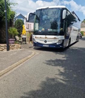 Camps-Saint-Mathurin-Leobazel Hotel | Hôtel Restaurant du Lac