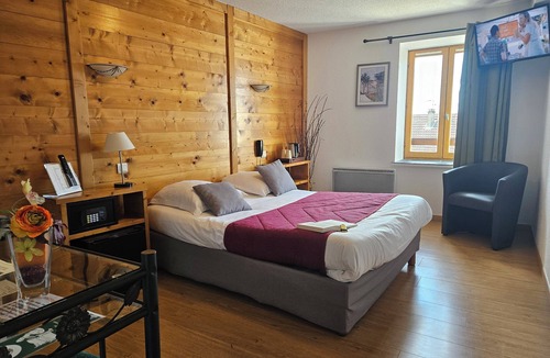 Hieres-sur-Amby Hotel | Hôtel Restaurant le Val d'Amby