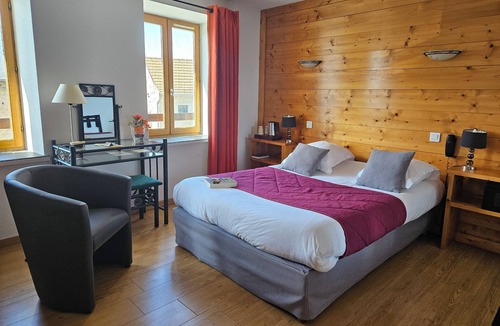 Hieres-sur-Amby Hotel | Hôtel Restaurant le Val d'Amby