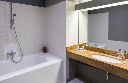 Replonges Hotel | Hôtel Restaurant Gastronomique La Huchette