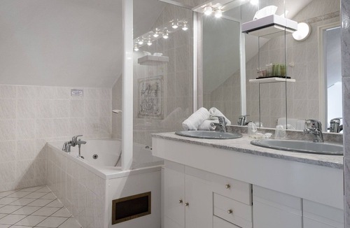 Neufchateau Hotel | Hôtel - Restaurant L'évidence