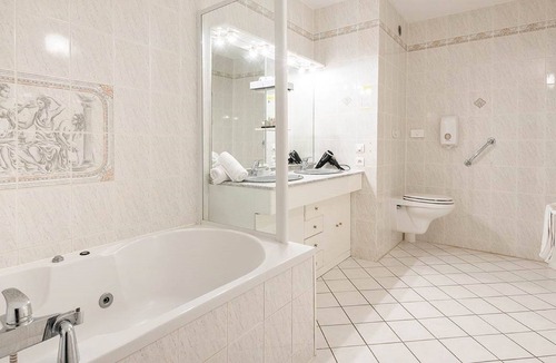 Neufchateau Hotel | Hôtel - Restaurant L'évidence