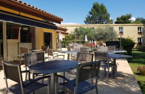 Pont-Saint-Esprit Hotel | Hôtel Restaurant Le Mas De L'Olivier