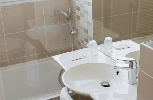 Limonest Hotel | Hôtel - Restaurant La Caborne