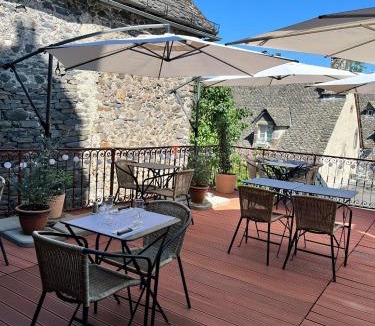 Salers Hotel | Hôtel Restaurant Le Beffroi