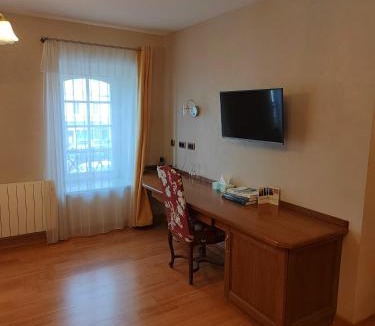 Huelgoat Hotel | Hôtel Restaurant Le Bretagne