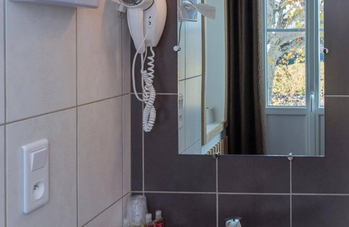 Carnoules Hotel | Hôtel Restaurant Le Castel Fleuri
