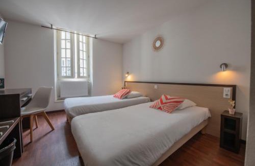 Navarrenx Hotel | Hôtel Restaurant Le Commerce
