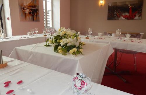 Gemozac Hotel | Hôtel Restaurant Le Lion d'Or