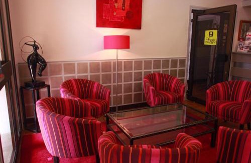 Vic-la-Gardiole Hotel | Hôtel restaurant LOGIS HOTELLERIE DE BALAJAN