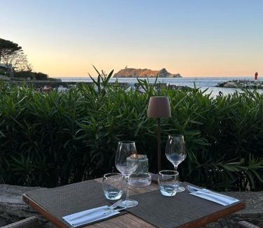 Barcaggio Hotel | Hôtel Restaurant Petra Cinta