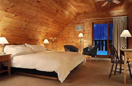 Saint-Alexis-des-Monts Hotel | Hôtel Sacacomie
