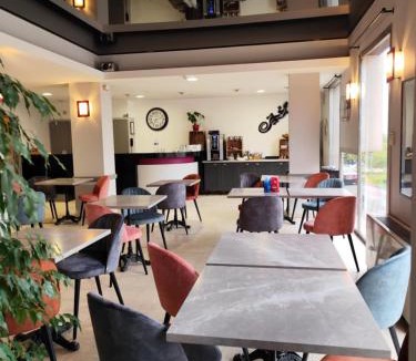 Parthenay Hotel | Hôtel Saint Jacques