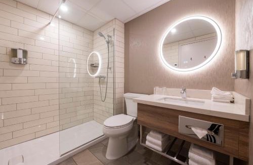 Les Rivieres Hotel | Hôtel & Suites Le Dauphin Québec