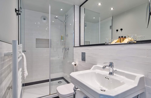 Quartier de la Porte-Saint-Denis Hotel | Hôtel Vacances Bleues Provinces Opéra