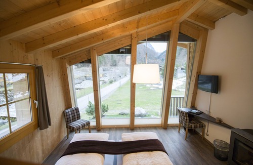 Muotathal Hotel | Hüttenhotel Husky Lodge
