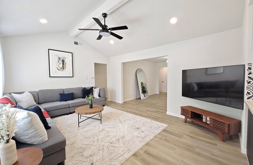 Clodine House | H-Town Hideout :King Suite, 4 bedrooms close to attractions and restaurants