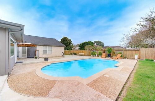 Clodine House | H-Town Pool House Arcade Pool Table 2 King BD HBO Max 6 Beds
