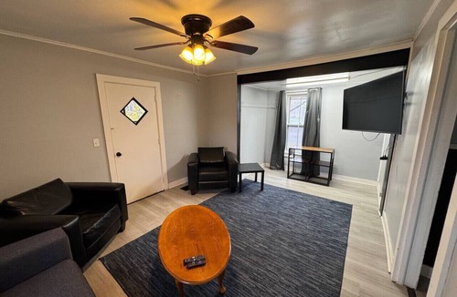 Lakefront Apartment | H1-Large 3 Bedroon 1.5 Bathroom apartment