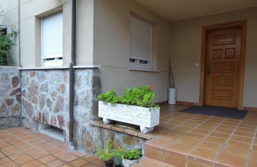 Zarautz House | H130 Villa adosada con jardín y txoko by Egona