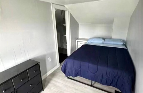 Lakefront Apartment | (H2) 2 Bdrm Apt Inner Harbor