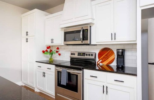 Corridor South Condo | H2/H4/H6 Spacious & Urban Modern Condo - 3 units!