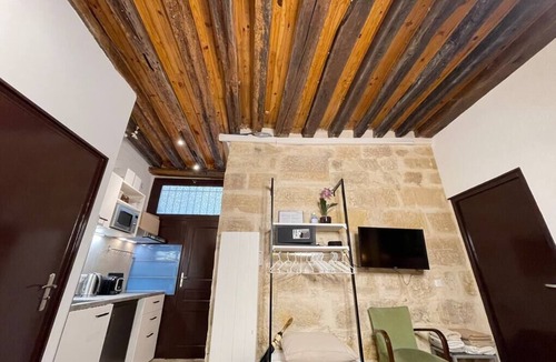 4th Arrondissement Apartment | H2 Marais Flat ground floor Wheelchair