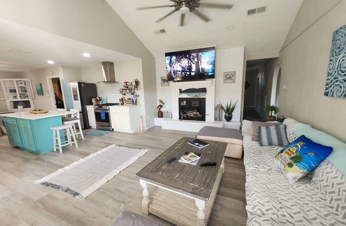 Texas City House | H20 Paradise.Waterfront and close to Galveston beach!