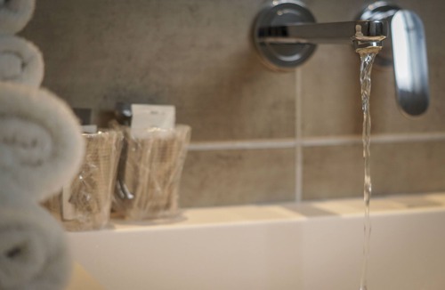 Pin - Vert Galant Hotel | H24 HOTEL Le Mans