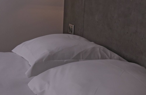 Pin - Vert Galant Hotel | H24 HOTEL Le Mans