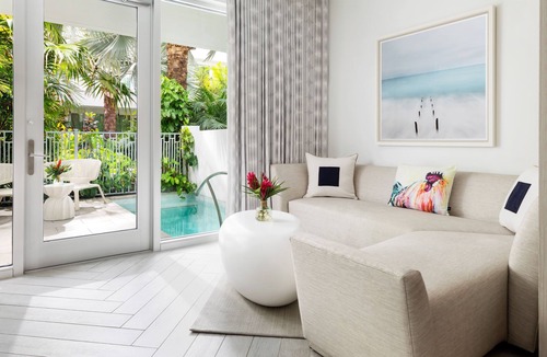 Uptown - Upper Duval Hotel | H2O Suites - Adults Only