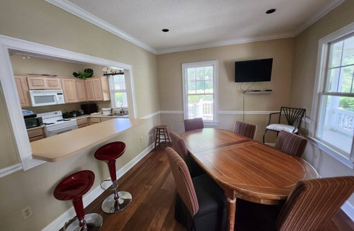 Demere Park Apartment | H5, Queen and two twins