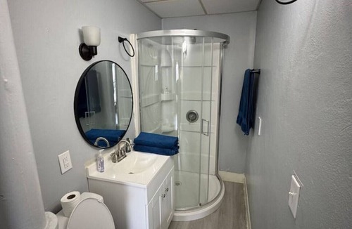 Lakefront Apartment | (H50) 2 Bedroom Apartment suit