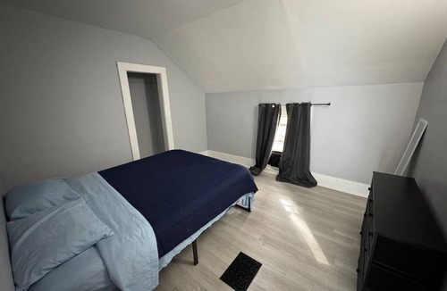 Lakefront Apartment | (H50) 2 Bedroom Apartment suit
