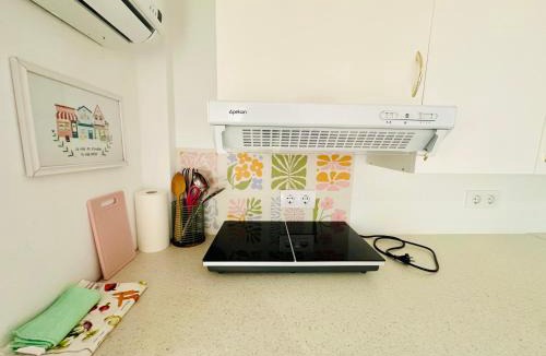 Caudiel House | Habitación con baño y cocina