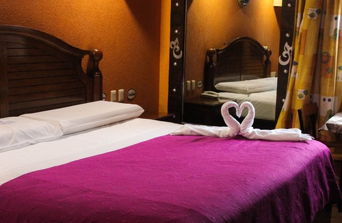 Villa Coapa Hotel | Habitación con jacuzzi Villas y Suites Real Azteca.