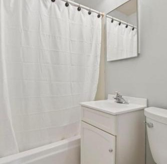 Como House | Habitación Confortable - Baño Compartido