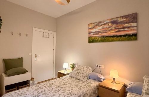Iralabarri House | Habitación en apartamento con zonas comunes compartida H1
