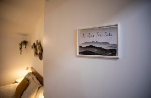 Monistrol de Montserrat House | Habitación Roca Foradada en Casa Camí de les Aigües Monistrol de Montserrat