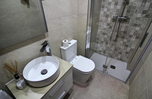 Ciudad Jardin Apartment | Habitación suite, entrada autónoma y baño privado