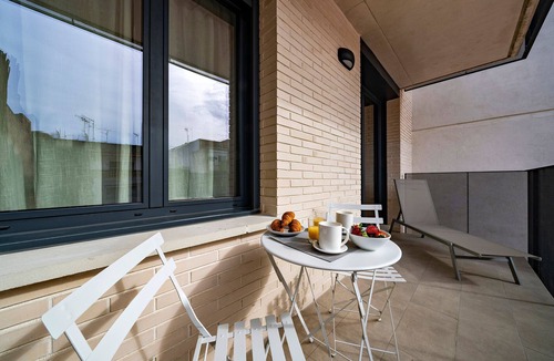Collblanc y La Torrassa Apartment | Habitat Apartments Teatre 22