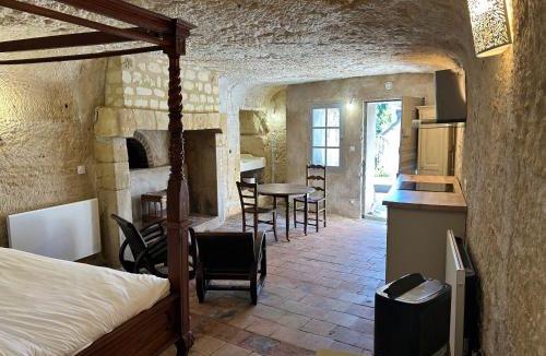 Villaines-les-Rochers House | Habitat troglodyte typique et confortable