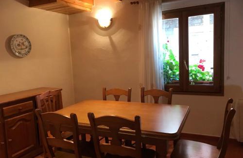 Setcases Apartment | Habitatge familiar de Can Bota Batllo