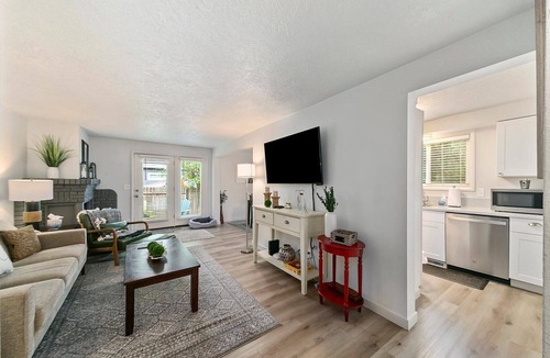 Depot Bench House | #HabitueHomes - Morris Hill Morrison