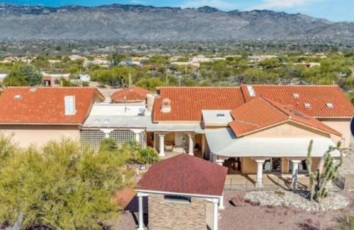 Houghton House | Hacienda Foothills Mansion